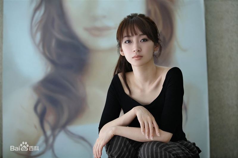 她是康熙后代!一生从不演清宫戏却愿为刘德华破例了一次