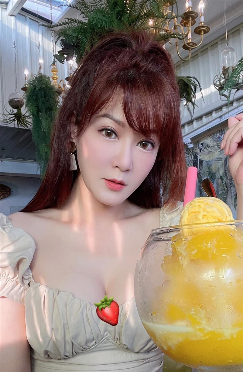 8点档女神不藏了!邱琦雯核弹级「浑圆美胸」冲出来辣翻