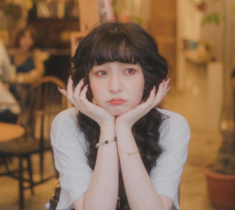 火辣洋娃娃!反骨本本萝莉装「泄大片肉色」透视画面太养眼