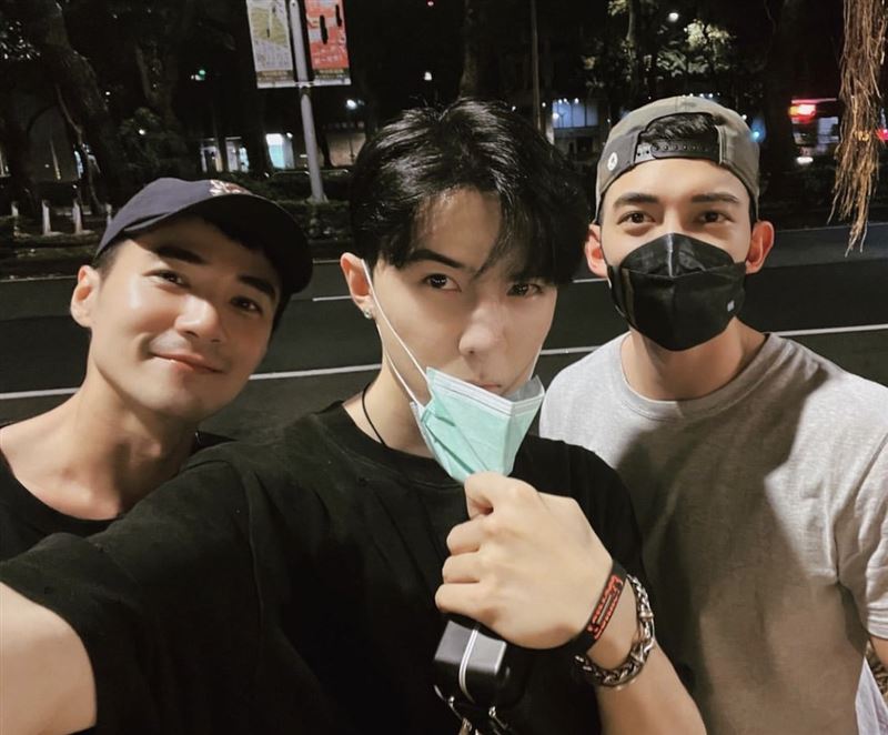 2偶像剧男神惊喜现身!王家梁晒私约照泄近况网全暴动了