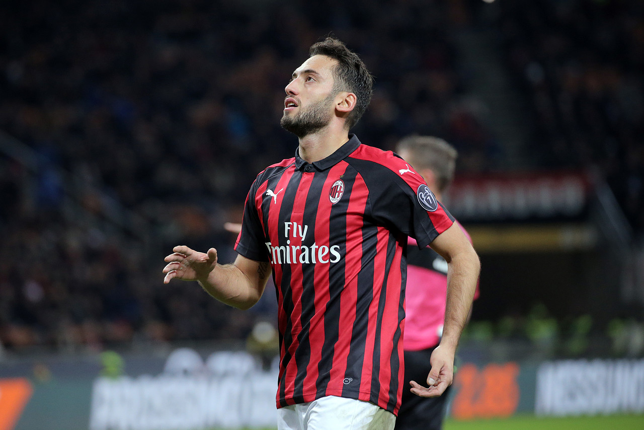 绿茵场上转投死敌的球员,你能想到哪些?你恨他吗?理解他吗?