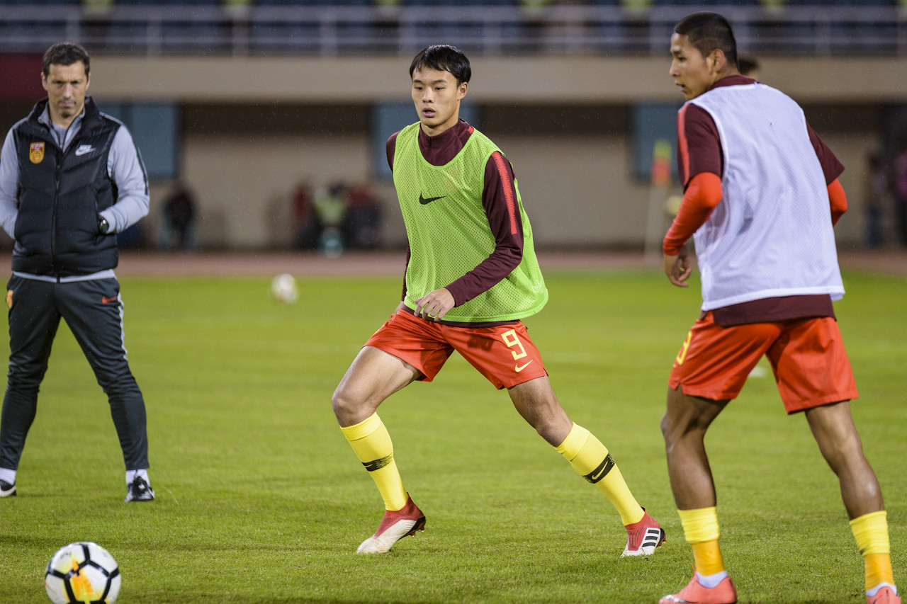 体坛:刘若钒归来训练积极主动 扬科维奇考察申花新星新角色