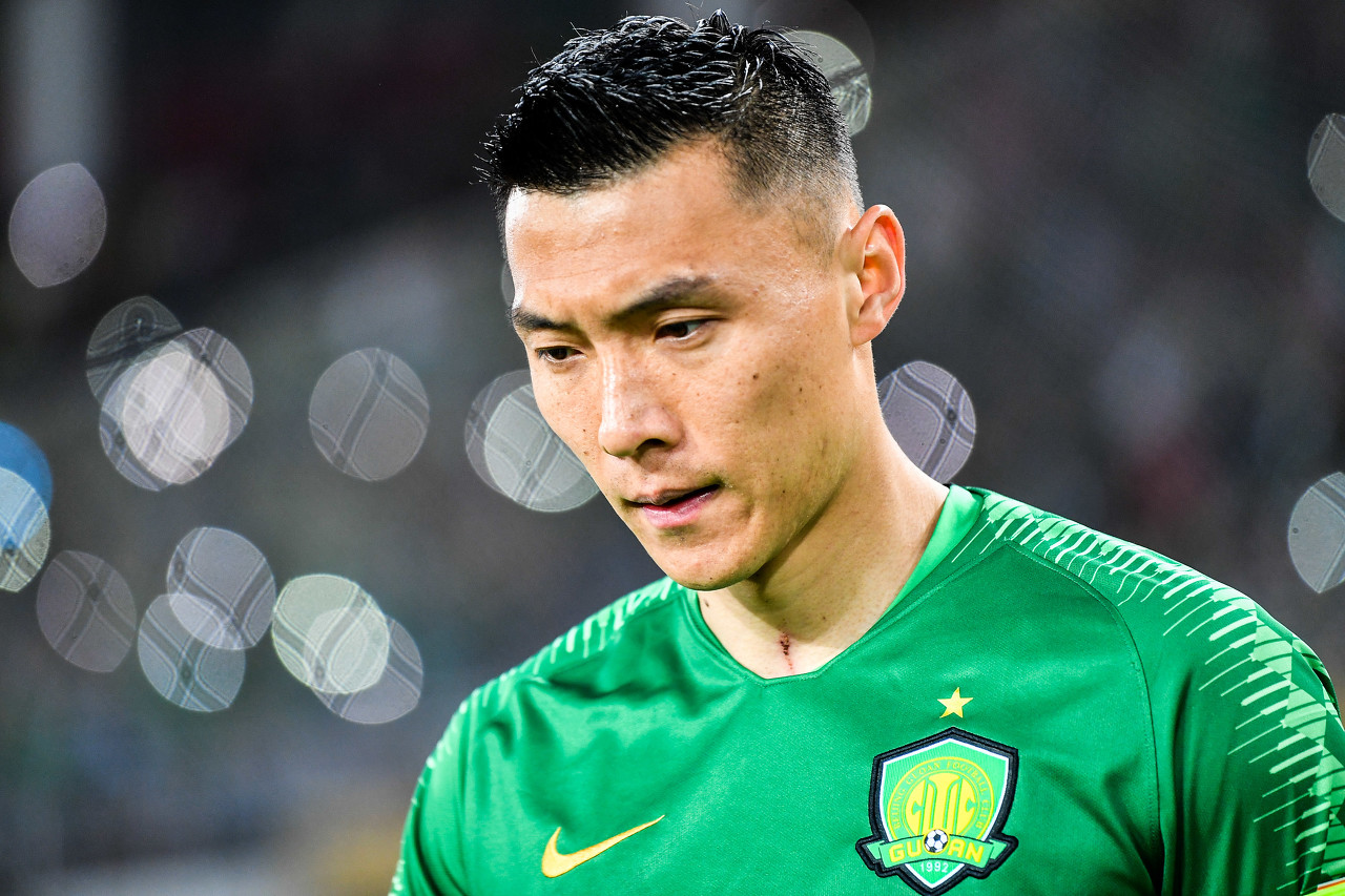 球迷社媒评论维护于大宝,后者回复:踢不好该骂