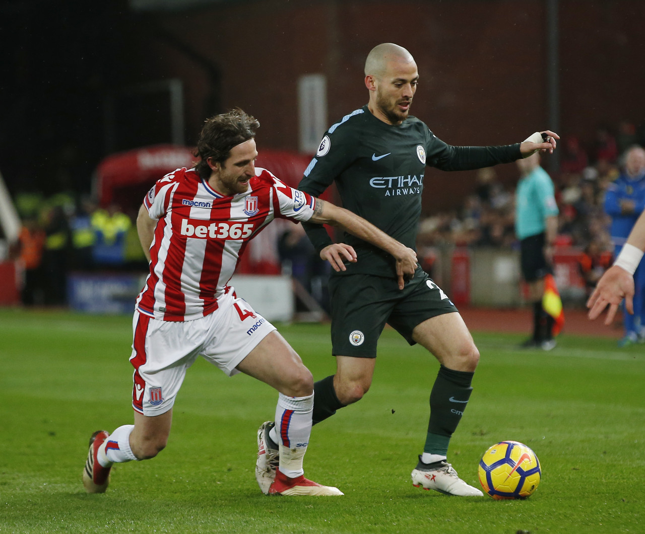 天空体育:斯旺西在与乔-阿伦经纪人谈判,希望免签这名球员