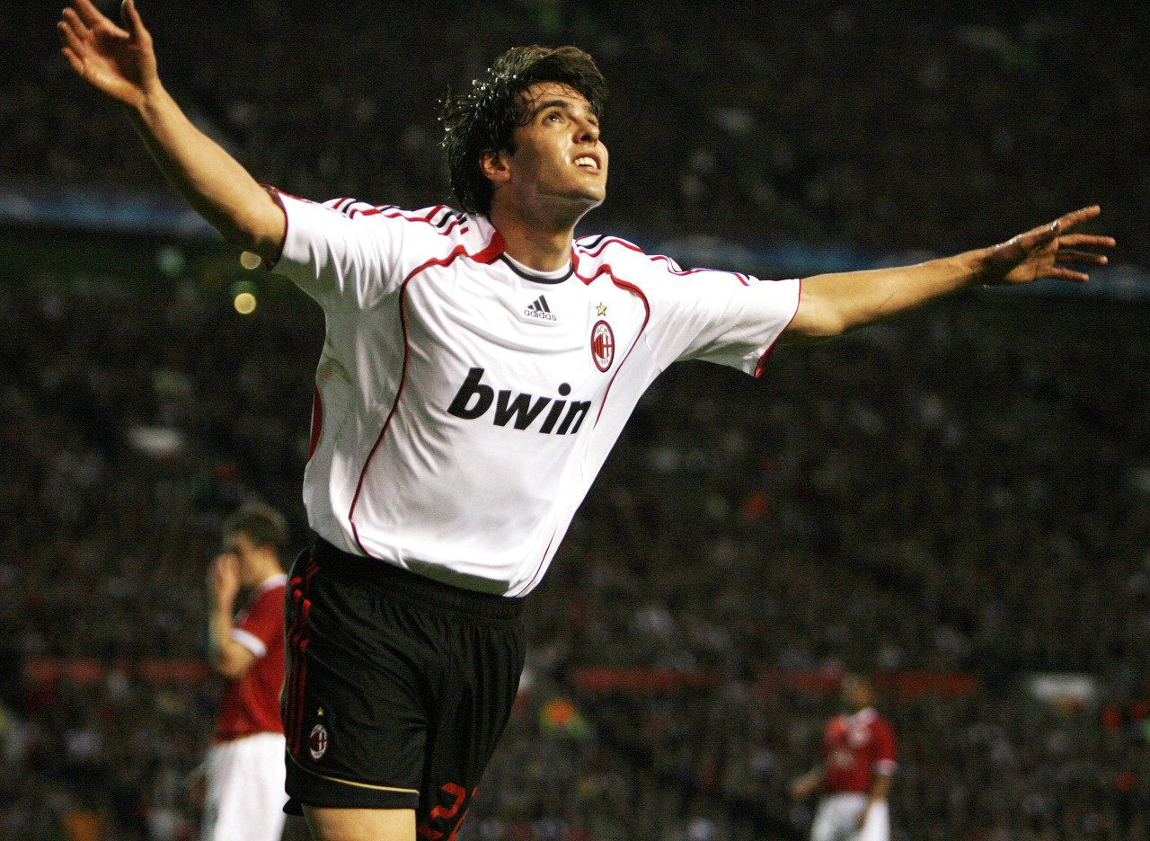 龙八国际15年 X 足坛15事:王朝更迭送走传奇,双骄时代谱写神迹