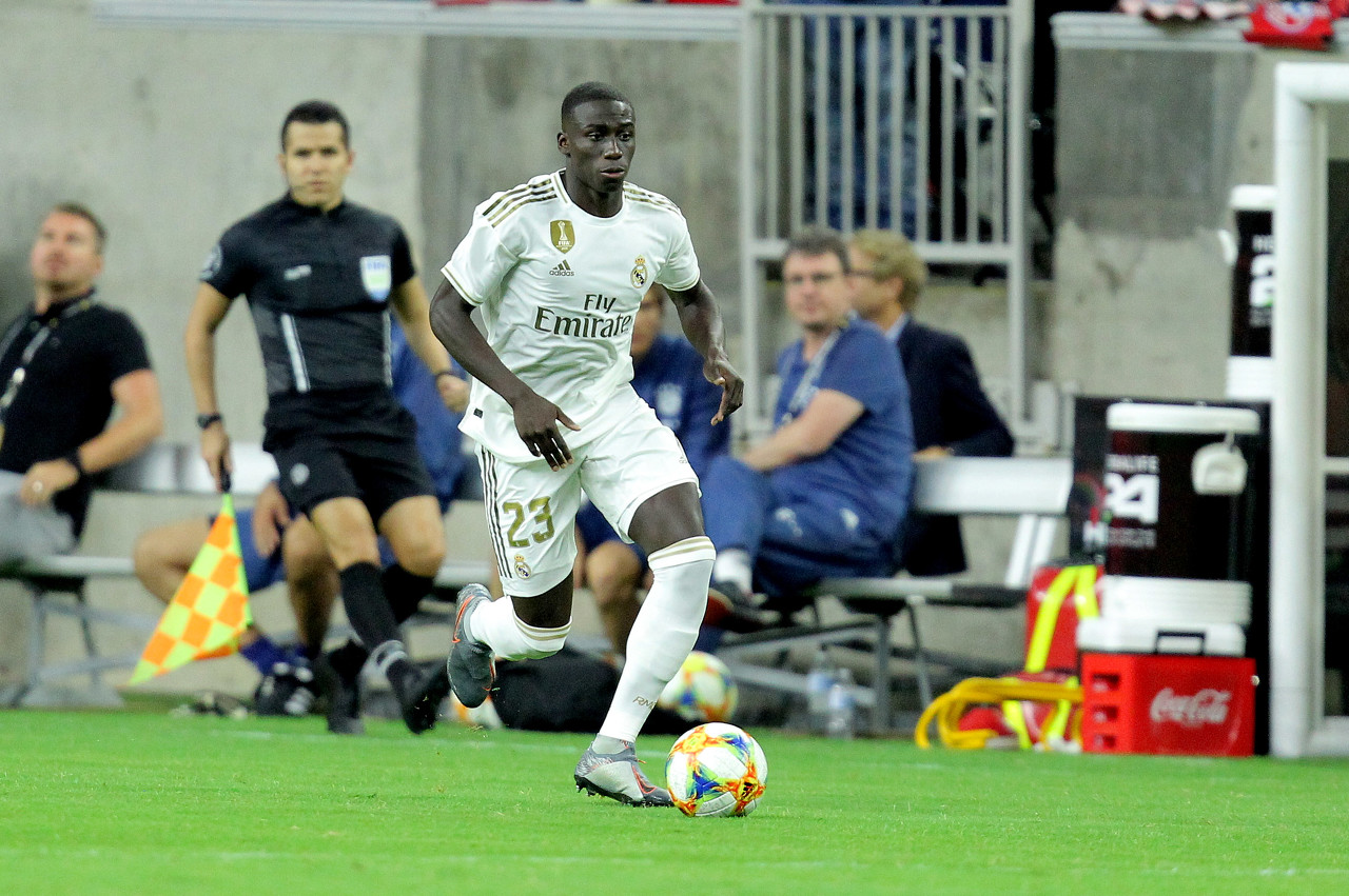 阿斯:吕迪格加盟将让阿拉巴踢左后卫,门迪成为轮换球员