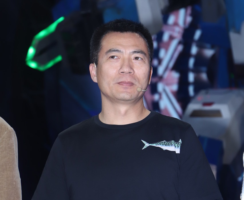 黄健翔调侃:中国孩子将来恐怕无地踢球,因为球场被飞盘占领