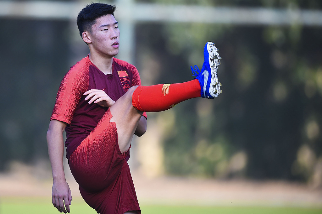 记者透露国足东亚杯球衣号码:朱辰杰5号戴伟浚8号,9号10号空缺