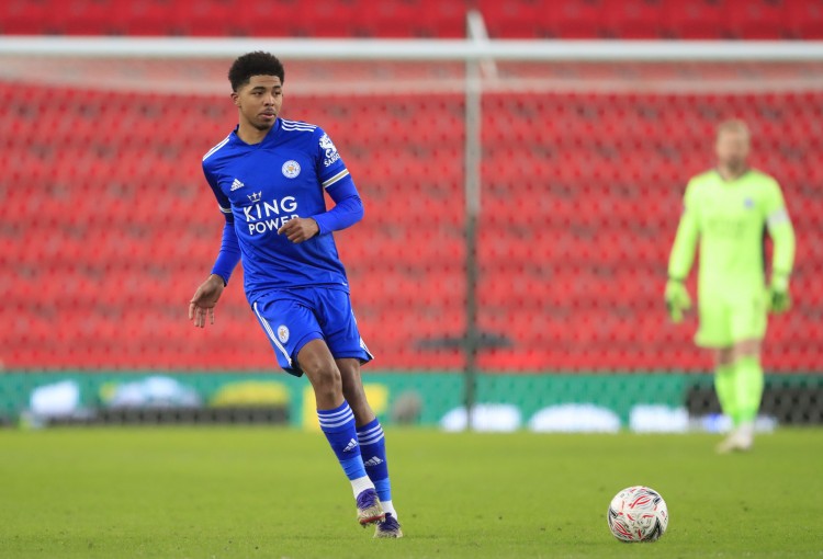 天空体育：切尔西有意莱斯特城中卫福法纳