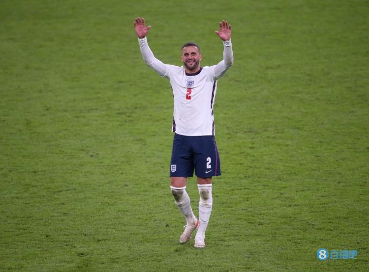 沃克：我会给年轻球员建议，对于英格兰位置的竞争我不会放弃