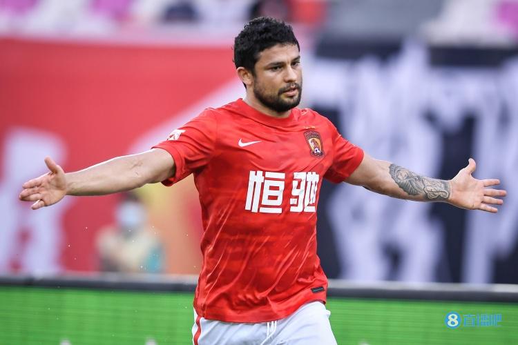 艾克森33岁生日,亚冠官博祝福:曾一剑封喉帮广州队再夺亚冠