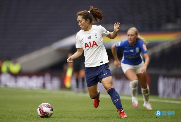 人民网:近一年5名女足球员留洋 踢上更高水平比赛是重要一步