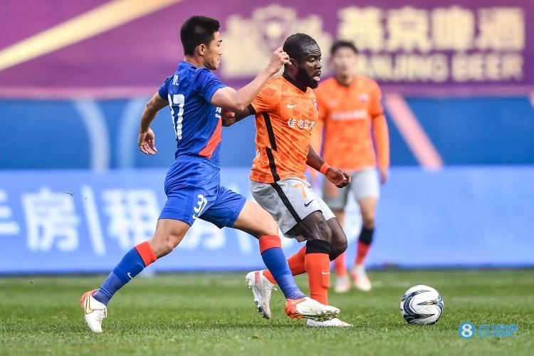 足球报:阿奇姆彭因处理税务问题返回深圳,大概率无缘后两轮中超