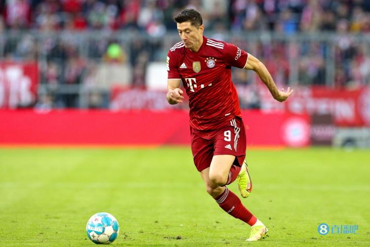 佩杜拉:巴黎过去48小时里曾接触莱万,愿开出更高转会费和薪水