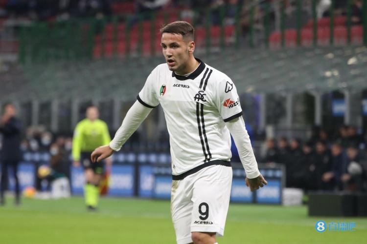 记者:马纳伊将零转会费赴沃特福德,巴萨保留球员未来转会分成