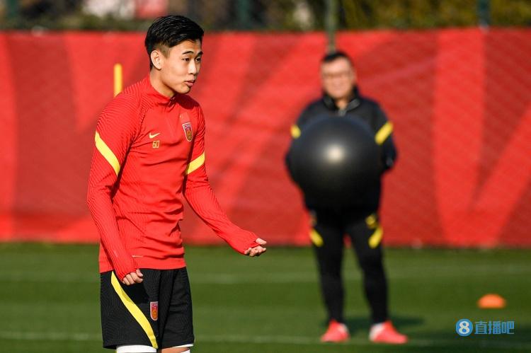 中国队东亚杯官方球衣号码分配：戴伟浚8号，9号&10号空缺