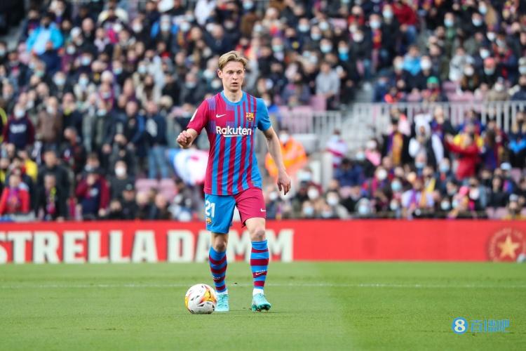 西媒:尽管巴萨与曼联达成协议,但德容告知队友自己无意离队