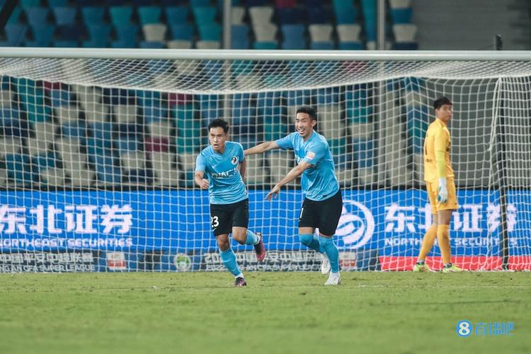 记者:大连人今年的薪水已全部发放,正和万达集团沟通去年的欠薪