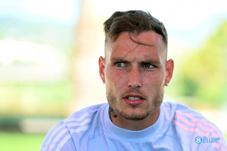 踢球者:拜仁参与竞争劳姆,交易加入C-理查兹可压低转会费