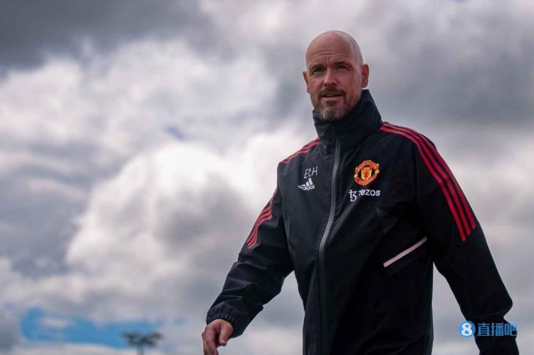 滕哈赫:C罗没有告诉我想离队,我们希望与他共同取得成功