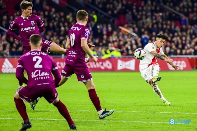 罗马诺:利桑德罗-马丁内斯只想去英超,滕哈赫有信心签下他