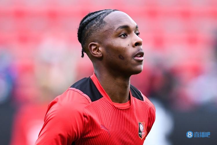 记者:特尔将身穿拜仁39号球衣,他已通过体检将签约5年