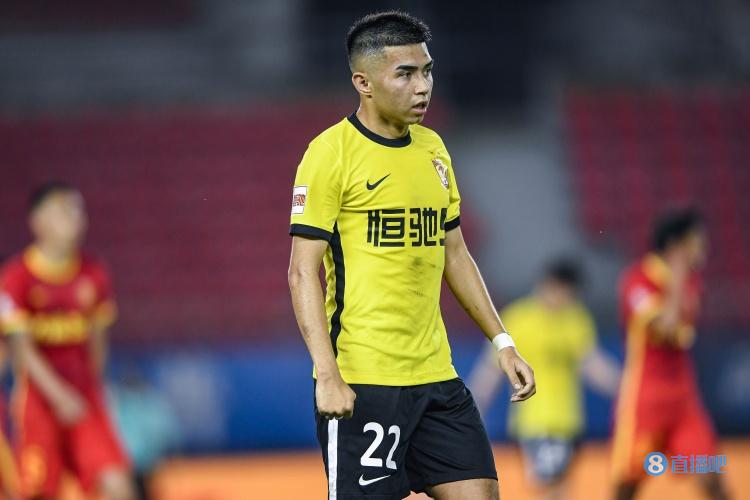 连媒:足协处罚对广州队球员是负担 艾菲尔丁月薪不够交上罚款