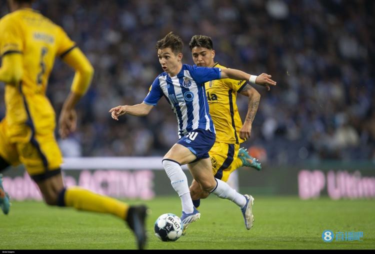 官方:阿贾克斯与波尔图19岁前锋孔塞桑签约5年