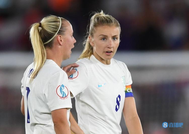 电讯报：由于生理期的原因，英足总考虑不再让女足穿白色球裤