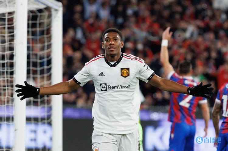 邮报:预计马夏尔将领衔曼联进攻线,即便C罗回到训练也是如此