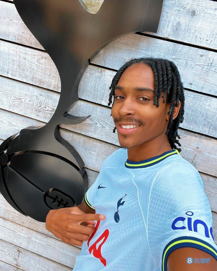 斯宾塞:塞塞尼翁是很有攻击性的边后卫,和他再次成为队友太棒了