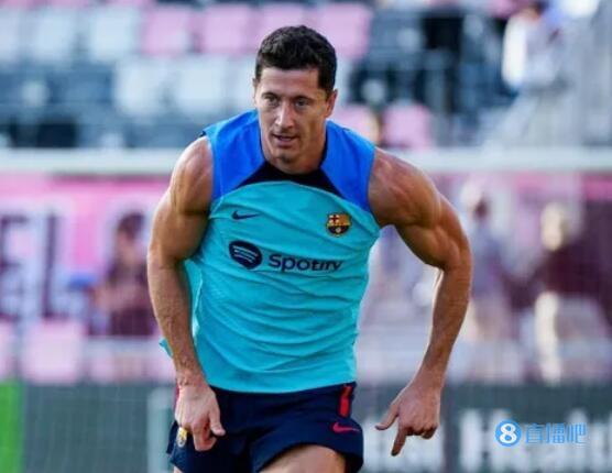 西班牙首相:引进莱万多夫斯基是巴萨完成的一笔杰出签约