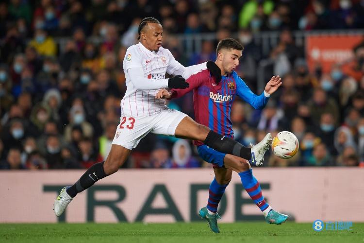 电讯报:从拉菲尼亚到孔德,巴萨接近今夏第二次截胡切尔西