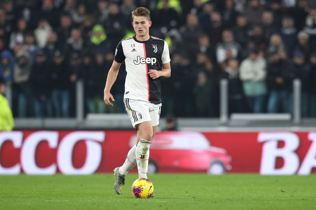 记者:签下德里赫特后,拜仁计划出售一名中后卫筹集资金