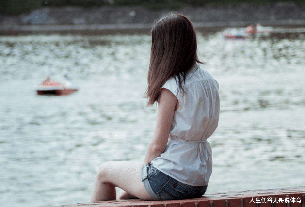 男子和前任在酒店开房，被怀孕妻子发现狡辩：只是在和她聊分手