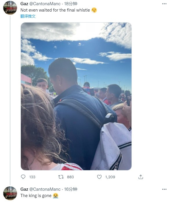 曼联友谊赛结束前,球迷拍到C罗提前离场,配文:国王离开了?