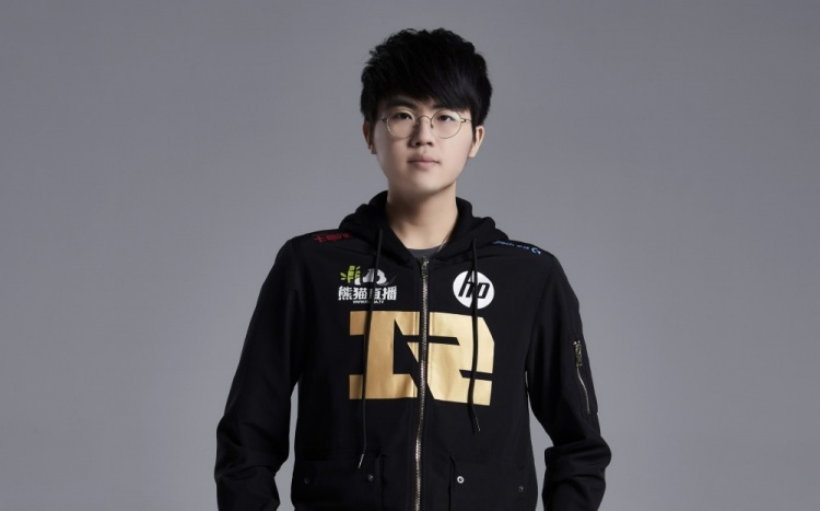 姿态看RNG一比零AL:gala大嘴三下点死轮子妈,RNG团战乱杀虐菜