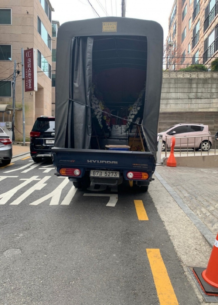 韩网热议粉丝规划路线给T1送花圈：这动线连Oner看到都会哭出来