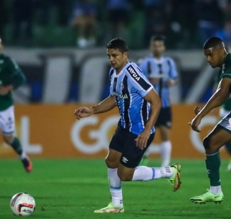 艾克森伤缺9场后回归,第64分钟替补上阵助格雷米奥客场获胜