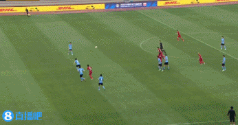 王献钧解围失误,吕文君轻松推射破门!