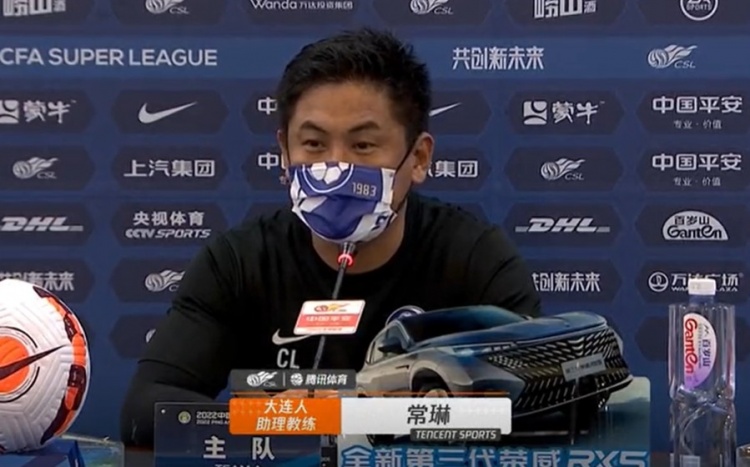 大连人助教:感谢球迷让我们有家的感觉 老队员起到传帮带作用