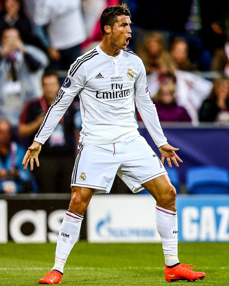 ?九年前C罗SIUUUUUU庆祝首度亮相,你还记得是哪场比赛吗?