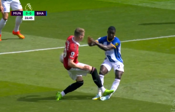 记者谈麦克托米奈犯规:如果是扎卡已经被罚下了