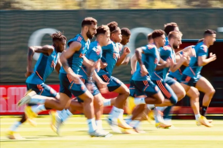 太阳报:尽管转会传闻频频,但C罗依旧展现出不错的训练状态