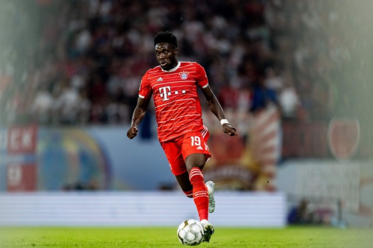 阿方索·戴维斯:今年我们目标三冠王 最大竞争对手是莱比锡或多特