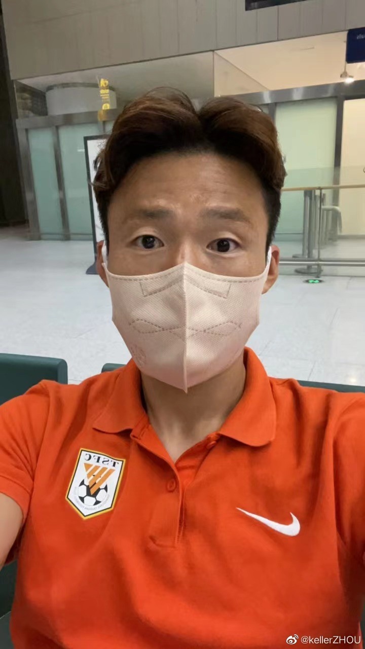 经纪人晒孙准浩照片：伤愈回归，落地青岛！继续战斗