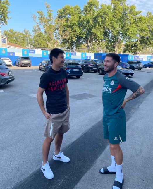 武磊晒照告别西班牙人:最好的离别,不谈归期,你们始终在我心底