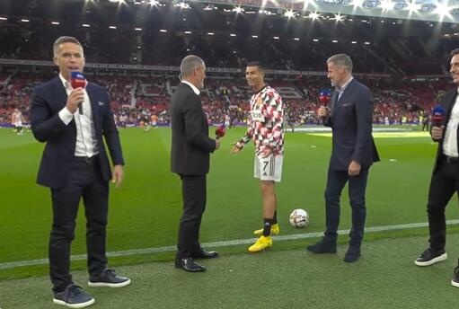 ?基恩问C罗“你是替补?”,后者答道:你想让我怎么做?