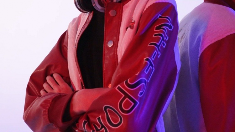 NewHappy世界冠军皮肤宣传片：让红色闪耀在绝地大陆吧！