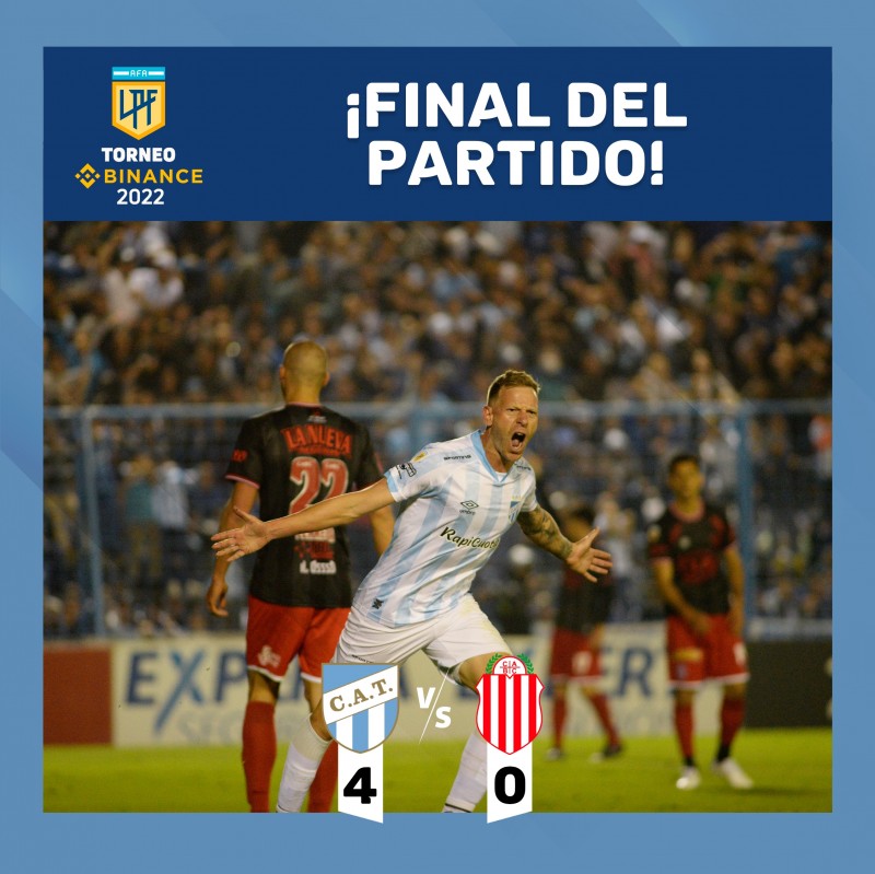 完美弧线?!阿职联球员本方半场超级吊射破门